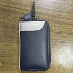 ネイビーとホワイトのキーケース