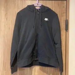 NIKEはブラックパーカー