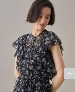 ANAYI ラインフラワープリントラッフルソデブラウス 定価¥31,900