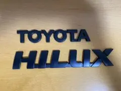 送料無料 ハイラックス マッドブラックエンブレム