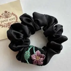【2点ご購入で1000円】インド刺繍リボンシュシュ No.619