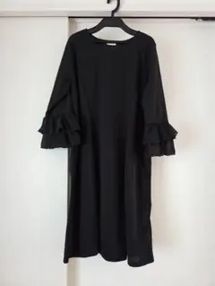 persodea フリル袖 ワンピース 黒