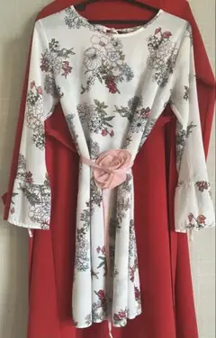 イタリア製　可憐な花柄の白ワンピース 長袖 新品(お得なセール品)お勧め商品