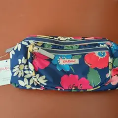 Cath Kidston ネイビーフラワーボディバッグ
