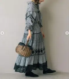 サマンサモスモス　kazumiコラボ　サス付刺繍スカート