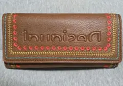 Desigual 刺繍入りブラウン長財布