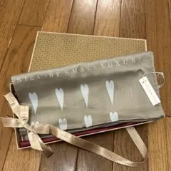 新品☆箱入り　最高品質　ハンカチ　 クラシックザスモールラグジュアリー