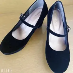 黒 ベルベット ストラップ パンプス