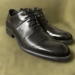黒 レザー ドレスシューズ穴飾り付き