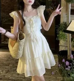 オフホワイト 半袖 フリル 可愛い スクエアネック港区女子 ミニワンピース M