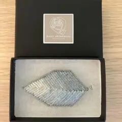 【未使用】sally scott スワンブローチ 水牛の角 未使用】sally scott スワンブローチ 水牛の角 - メルカリ