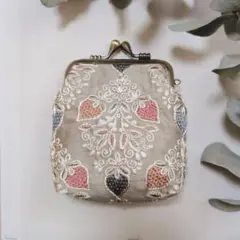 35 インド刺繍 がま口ポーチ いちご柄