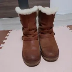 UGG アグ Becketバックルファーブーツ