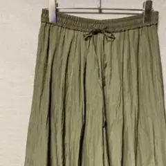 CUCUXドレープワイドパンツ(M)カーキ無地　サラサラトロミ生地大人かわいい