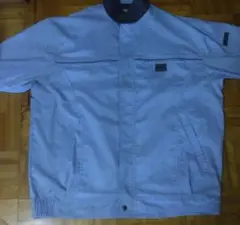 半袖シャツ　薄い青の通気性のあるシャツ　作業服？私服にいかが？