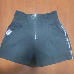 ラブトキシック 黒ショートパンツ サイズM（150）