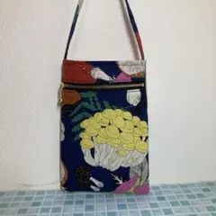 サコッシュ　きのこ柄　ネイビー
