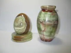 卵型オブジェ＋台座と花瓶の石置物　２個セット