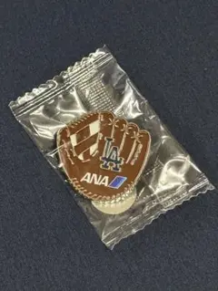 ANA ・ロサンゼルスドジャース のコラボ品　グローブバッジ　ピンバッジ【新品】