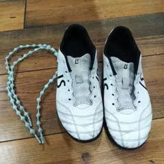 ルースイソンブラ　サッカーシューズ　22.0cm ホワイト　ゴム紐おまけ