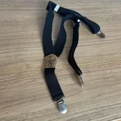 キッズ用黒サスペンダー ライオン装飾