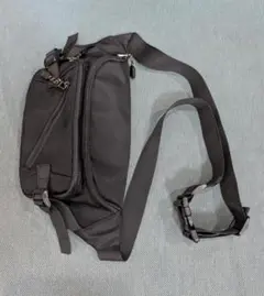 黒 ナイロン 肩掛けバッグ