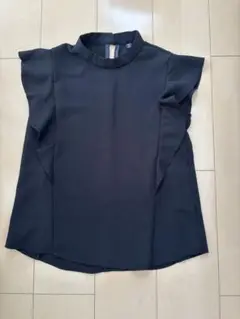 GU フリル付き黒半袖シャツ