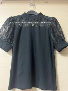 レースディテール ブラック 半袖トップス