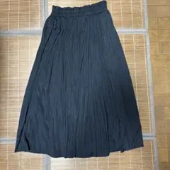 ブラック光沢あるスカート