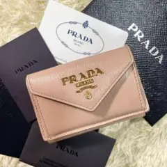 鑑定済み美品✨ プラダ 三つ折り財布 ロゴ金具 ヴィッテロムーブ ピンクベージュ