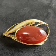 ヴィンテージブローチ　赤瑪瑙　希少デザイン
