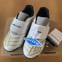 UMBRO ワイドサイズ サッカーシューズ　20cm