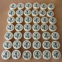 ペットボトルキャップ　42個　濃い茶　金色　匿名配送