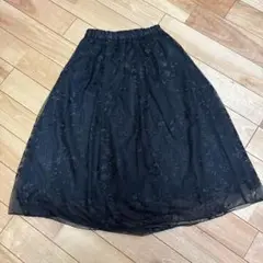 アースミュージックアンドエコロジー　ブラック刺繍フレアスカート