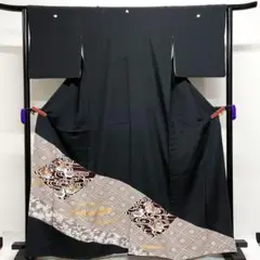 黒留袖　鴛鴦　菱紋　花　着物　001k