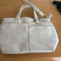 ホワイト合成皮革バッグ
