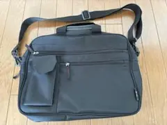 黒のビジネスバッグ