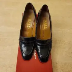 BALLYのローハー型ヒール