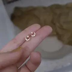 円形 ジルコニアピアス ワンポイント キラキラ シンプル