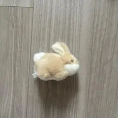 ベージュのうさぎのぬいぐるみ（ボールチェーン付き）