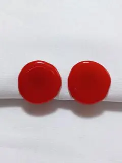 111#　90'ヴィンテージ　赤色 丸い変形 イヤリング