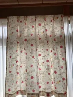 カーテン　108✖️138.5白地　柄あり　子供部屋向け　2枚セット