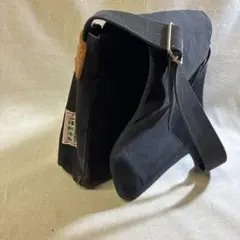 一澤帆布、黒いショルダーバッグ