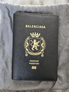 BALENCIAGA パスポートケース ホワイト BALENCIAGA パスポートケース ホワイト - 旅行かばん・小分け
