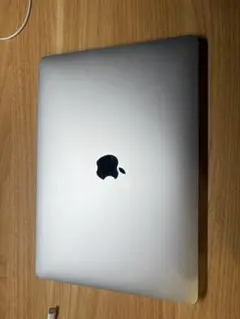 Apple MacBook Pro 2020 シルバー 背面に傷あり