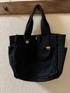 ikka 黒のトートバッグ 外ポケット付き