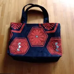 赤と黒の花柄刺繍トートバッグ
