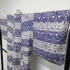 単衣 横壇に華文が描かれた小紋 着物