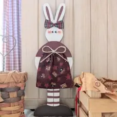 トールペイント作品　カントリー雑貨　ハンドメイド　カントリードール　兎　木製置物