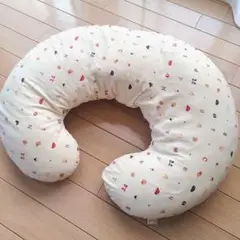 授乳クッション U字型 クリーム色 キャラクター柄